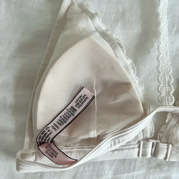 Victoria’s Secret Front Closure Bralette - Picture 2 of 4